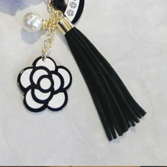 Black and white Purse Decoration / Keychain - Picture 3 of 3